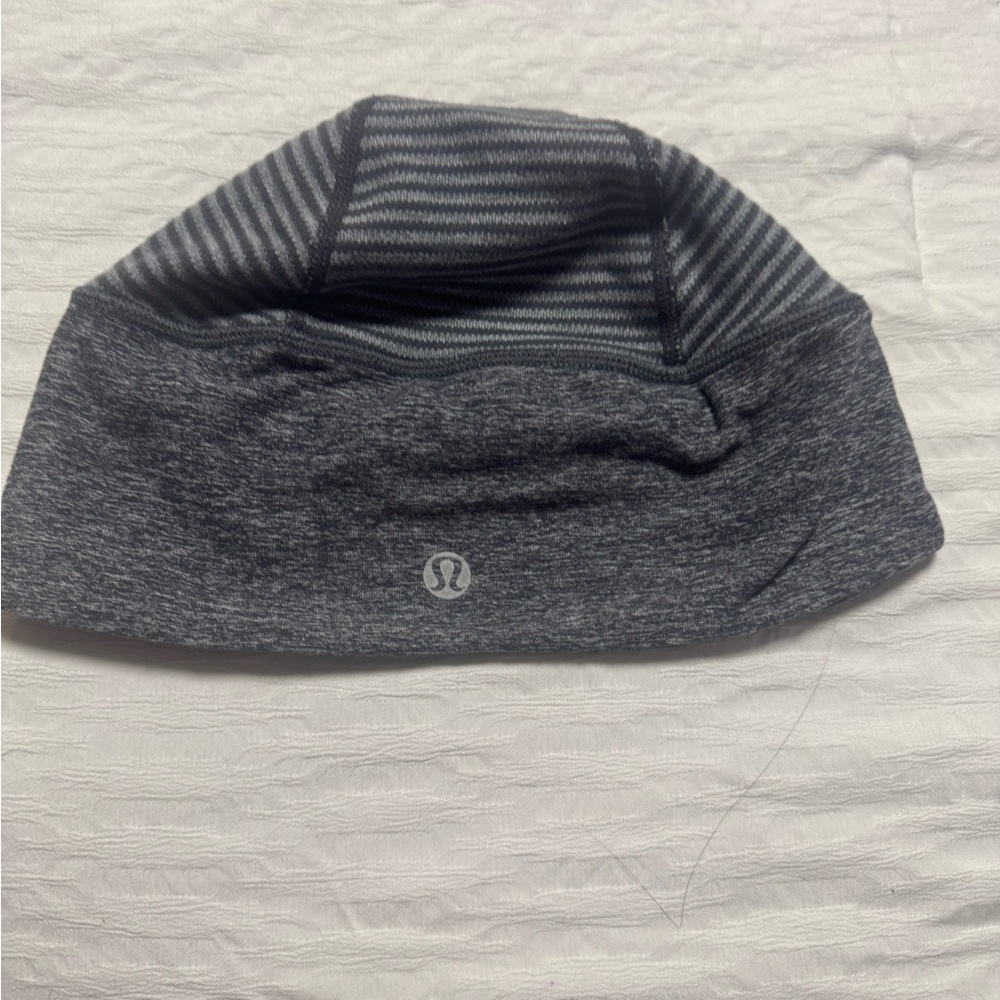 lululemon athletica Men's Charcoal Striped Beanie (200)